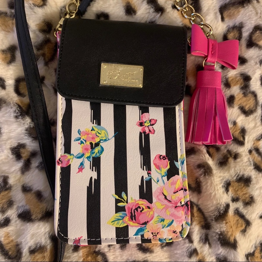 ✨ Betsey Johnson Crossbody